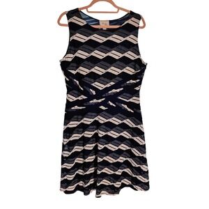 Beige by ECI Women's Sleeveless Dress‎ Size 12 Navy Blue Cream Wave Pattern